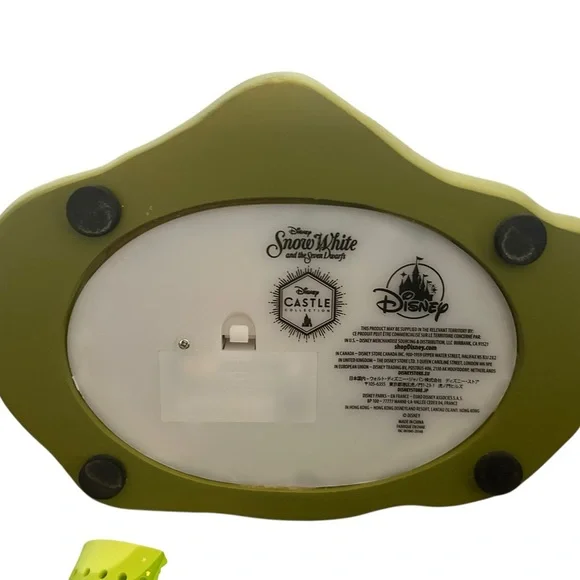 Disney Snow White Castle - #4 in Disney Castle Collection - w/lights - Picture 10 of 12